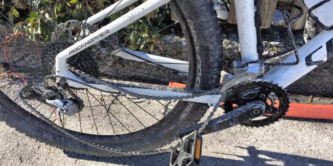 Am Fahrrad und am Zaun entstand leichter Sachschaden. Unfall