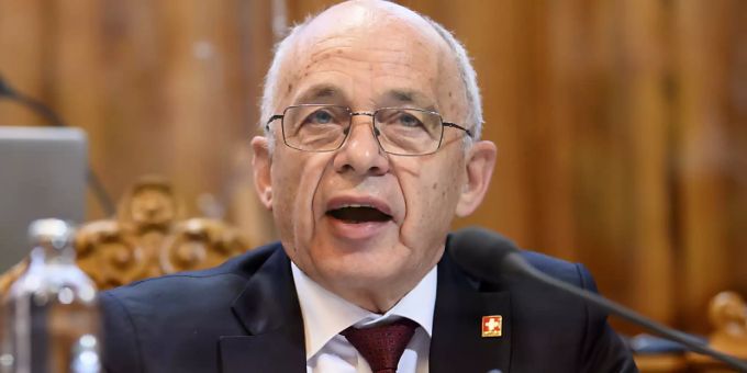 Finanzminister Ueli Maurer wurde im Ständerat erhört: Die kleine Kammer stimmt mehrheitlich gegen eine weitere Ausweitung des Härtefallprogramms, wie sie der Nationalrat beschlossen hat. Finanzminister Ueli Maurer wurde im Ständerat erhört: Die kleine Kammer stimmt mehrheitlich gegen eine weitere Ausweitung des Härtefallprogramms, wie sie der Nationalrat beschlossen hat.