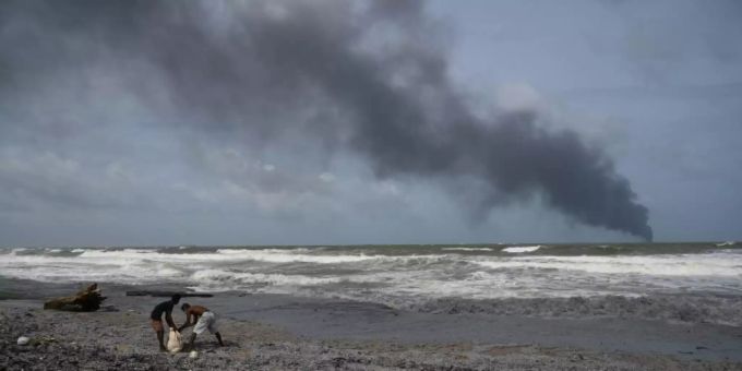 Brand an Bord des Container-Schiffes Brand an Bord des Container-Schiffes