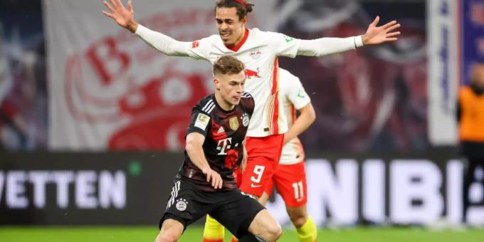 Der FC Bayern München um Joshua Kimmich (M.) liess eher den Gegner laufen. Foto: Jan Woitas/dpa-Zentralbild/dpa Der FC Bayern München um Joshua Kimmich (M.) liess eher den Gegner laufen. Foto: Jan Woitas/dpa-Zentralbild/dpa