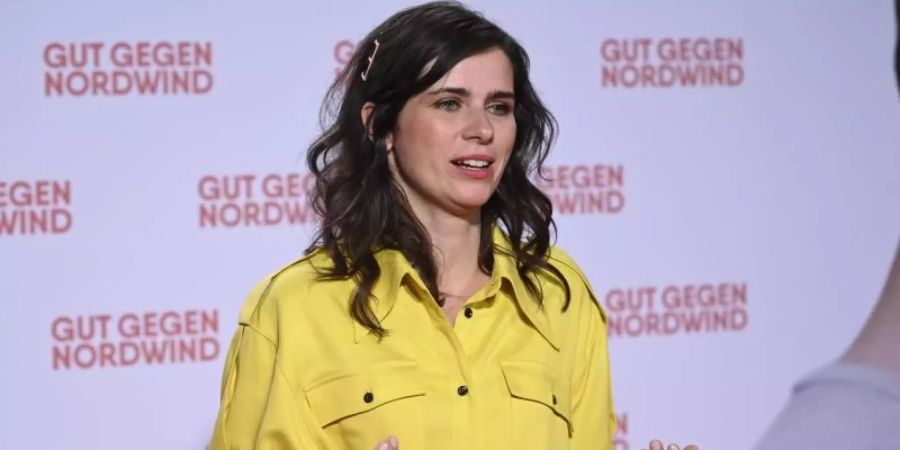 Die Schauspielerin Nora Tschirner will nicht «Everybody's Darling» sein. Foto: Henning Kaiser/dpa