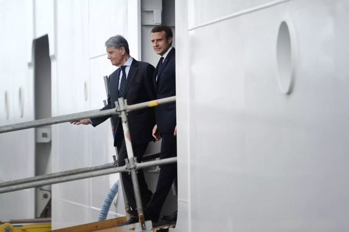 Gianluigi Aponte, Besitzer der Reederei MSC, mit Frankreichs Premierminister Emmanuel Macron (Archiv). Gianluigi Aponte
