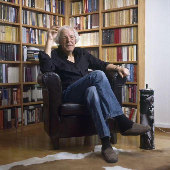 Peter Schellenberg hat zuvor als Journalist und Fotograf gearbeitet. Schellenberg