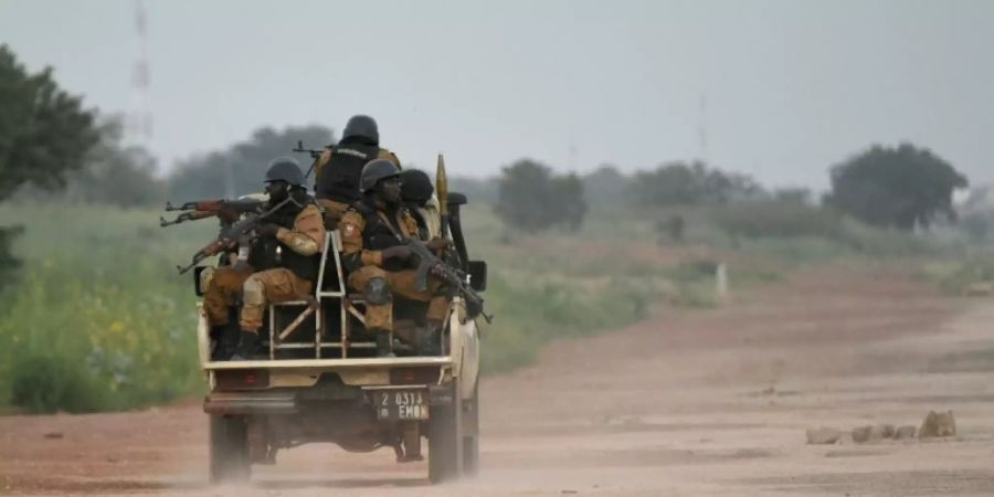 Soldaten Burkina Fasos auf Patrouille