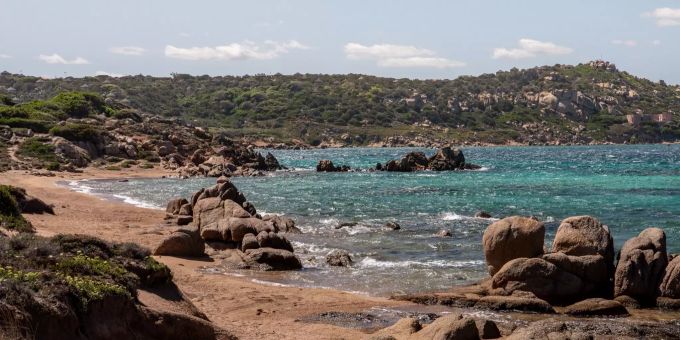 Eine der vielen Inseln auf La Maddalena, Sardinien. (Symbolbild) Robinson Crusoe