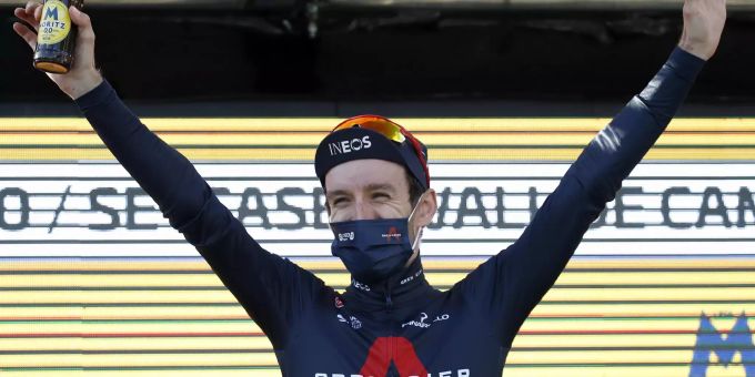 Adam Yates vom Team Ineos Grenadiers sichert sich die Katalonien-Rundfahrt. Ineos Grenadiers