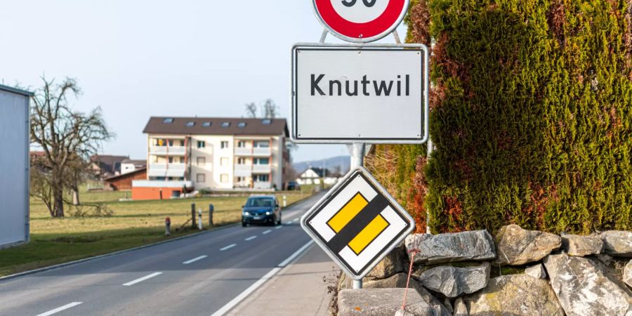 Ortsschild der Gemeinde Knutwil.
