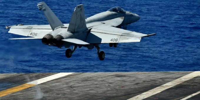 Die «USS Eisenhower» bleibt länger im Nahen Osten Die «USS Eisenhower» bleibt länger im Nahen Osten