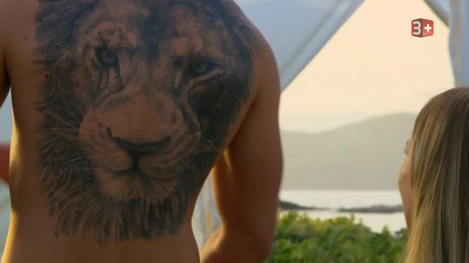 Barnas Tattoo bringt Dina zum Schmelzen. barna