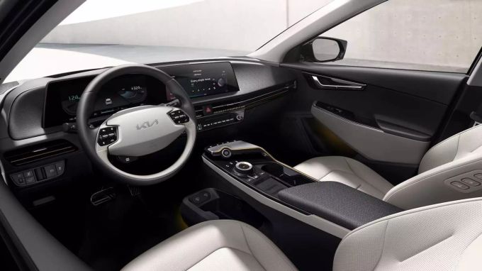 Das Interieur des Kia EV6 ist überraschend konventionell – wenn auch sehr geräumig 2021 Kia EV6