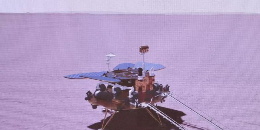 Das grafisch simulierte Bild zeigt die Landung der chinesischen Sonde auf dem Mars. Foto: Jin Liwang/XinHua/dpa