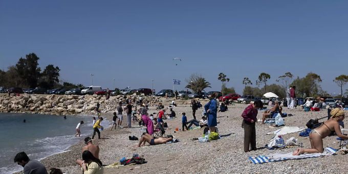 Am Samstag wird in Griechenland offiziell die Tourismus-Saison eingeläutet. In den Urlaubszielen wird kräftig geimpft - um Touristen mit «covidfreien Inseln» zu locken. Am Samstag wird in Griechenland offiziell die Tourismus-Saison eingeläutet. In den Urlaubszielen wird kräftig geimpft - um Touristen mit «covidfreien Inseln» zu locken.