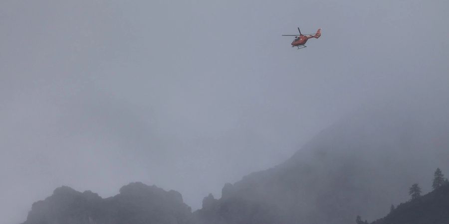 Der 24-Jährige war am Samstag (17.09.2022) bei Schneefall zu einer hochalpinen Tour aufgebrochen, war gestürzt und hatte die Rettungskräfte alarmiert.