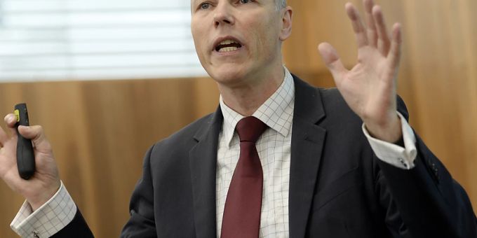 Konjunkturforscher Jan-Egbert Sturm sieht keine Rezessionsgefahr für die Schweiz: Der Winter werde schwach. «Aber unter der Annahme, dass die Energieengpässe in den kommenden Wintermonaten nicht desaströs sein werden, schliesse ich eine Rezession in der Schweiz aus.» (Archivbild) Konjunkturforscher Jan-Egbert Sturm sieht keine Rezessionsgefahr für die Schweiz: Der Winter werde schwach. «Aber unter der Annahme, dass die Energieengpässe in den kommenden Wintermonaten nicht desaströs sein werden, schliesse ich eine Rezession in der Schweiz aus.» (Archivbild)