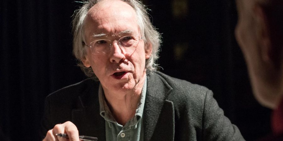 Der britische Autor Ian McEwan legt ausführliche «Lektionen» vor.