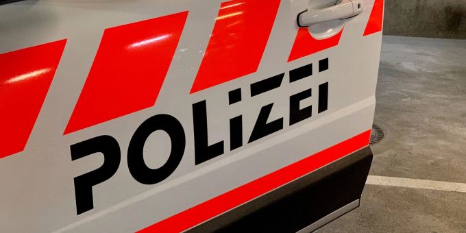 Ein Mitarbeiter zog sich eine schwere Beinverletzung zu.