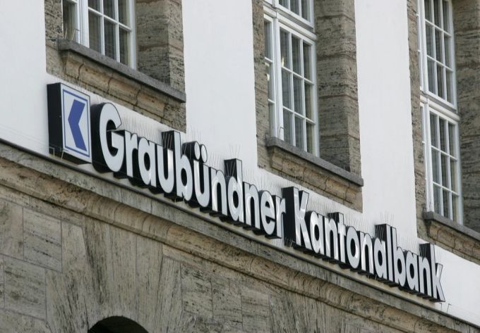 Die Bündner Kantonalbank schafft nach dem Entscheid der SNB Anfangs Oktober die Negativzinsen ab. Bündner Kantonalbank