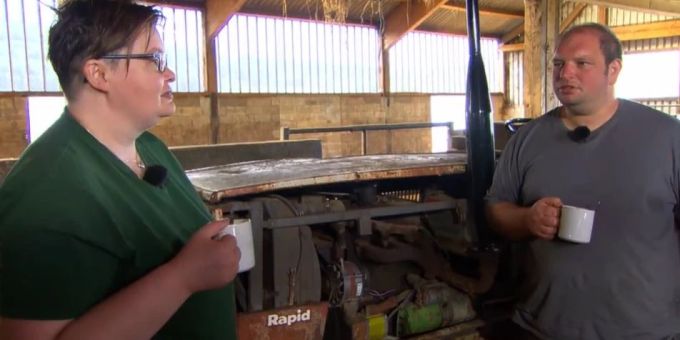 «Mal putzen?» - Hofdame stellt TV-Bauer schon am ersten Tag zur Rede