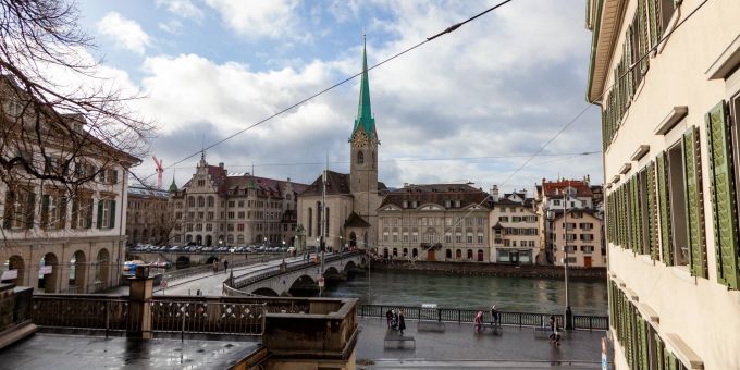 Das Fraumünster beim Rathaus im Kreis 1 in Zürich. (Symbolbild) zürich