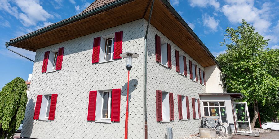 Der Kindergarten und die Primarschule an der Schulhausstrasse 15 in Bolken.