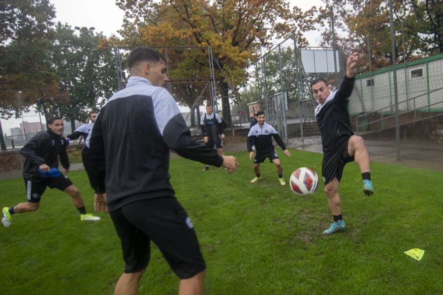 Weil er mit Chicago Fire die Playoffs verpasst hat, hält er sich bei den Tessinern fit.