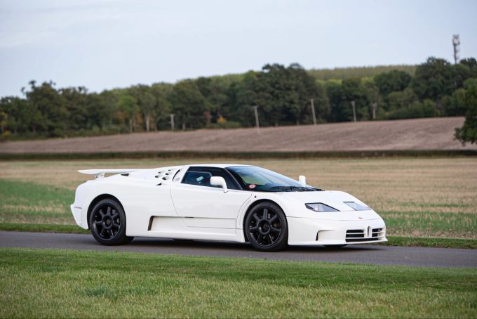 Die auf 611PS leistungsgesteigerte Spezialversion des GT war der Bugatti EB110 Super Sport Bugatti EB110 Super Sport