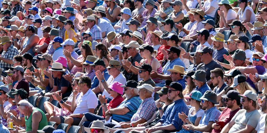 Volle Tribünen am Schwingfest in Frutigen.