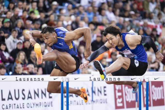 Jason Joseph (l) fehlt auf Sieger Shunsuke Izumiya nur wenig. Jason Joseph Lausanne