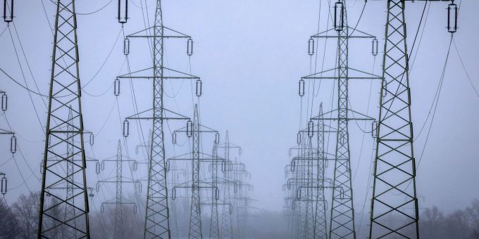 Die EU-Staaten haben sich nach wochenlangen Nachverhandlungen über die erneuerbaren Energien geeinigt. (Symbolbild) Netzausbau für Erneuerbare Energien