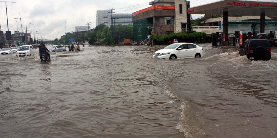 Überschwemmte Strassen nach schweren Monsunregenfällen in Lahore.