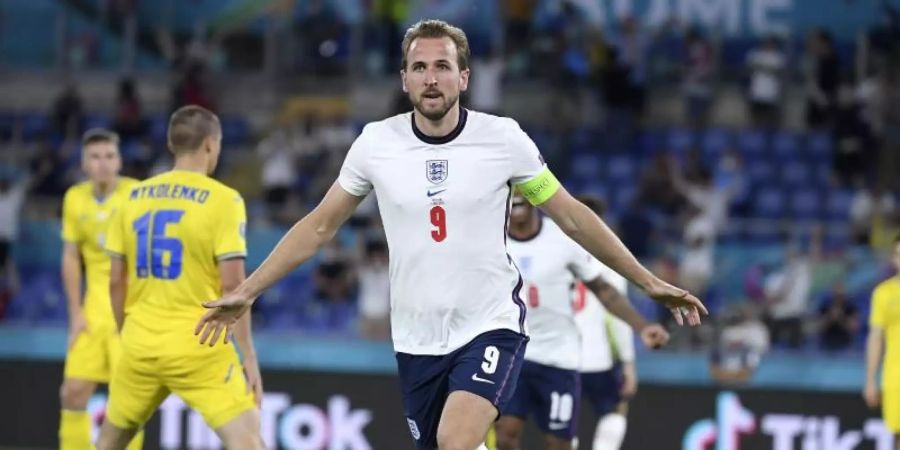 Englands Harry Kane bejubelt sein zweites Tor im Viertelfinale. Foto: Ettore Ferrari/Pool EPA/dpa