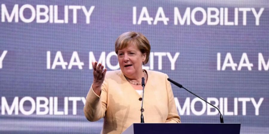 Bundeskanzlerin Angela Merkel (CDU) auf der IAA in München