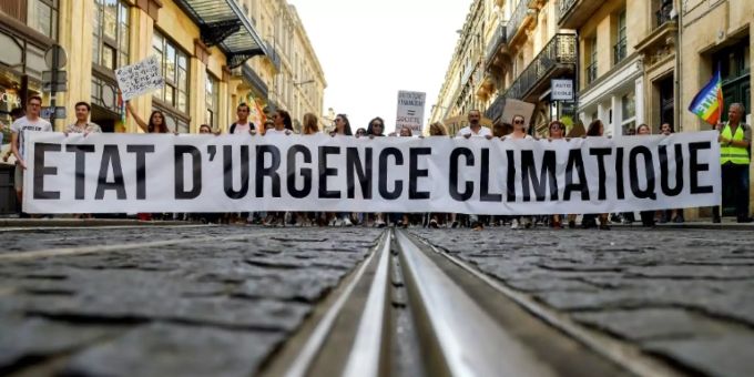 «Klimanotstand» steht auf einem Banner in Bordeaux «Klimanotstand» steht auf einem Banner in Bordeaux