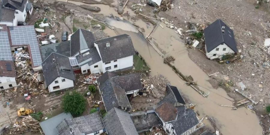 Weitgehend zerstört und überflutet ist das Dorf Schuld im Kreis Ahrweiler. Foto: Boris Roessler/dpa