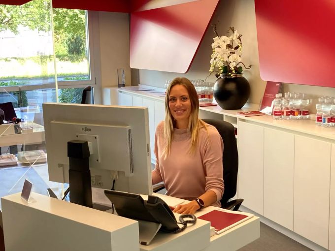 Jessica Faccioli empfängt die Kundschaft gerne in der Helsana-Generalagentur in Aarau. Mélanie Reda