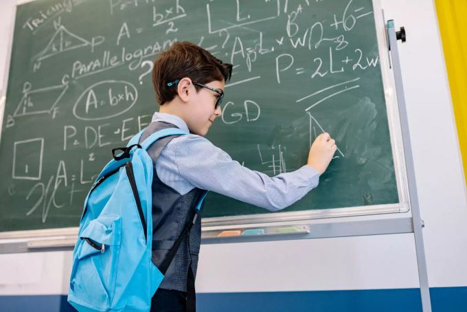 Die Unterschiede im Umgang mit Zahlen ist bereits bei der Einschulung sichtbar (Symbolbild) mathematik