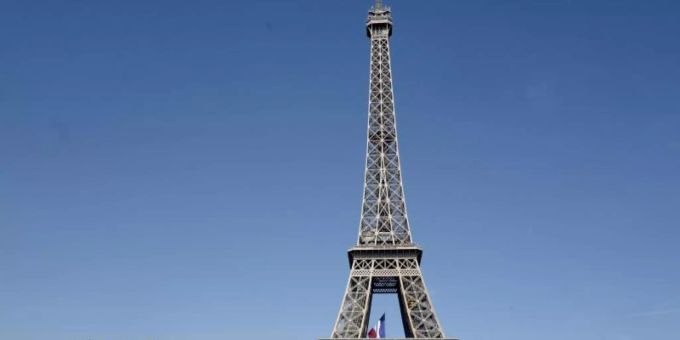 Über Monate musste der Eiffelturm geschlossen bleiben. Nun ist ein Besuch wieder möglich. Foto: Michel Spingler/AP/Archiv/dpa Über Monate musste der Eiffelturm geschlossen bleiben. Nun ist ein Besuch wieder möglich. Foto: Michel Spingler/AP/Archiv/dpa