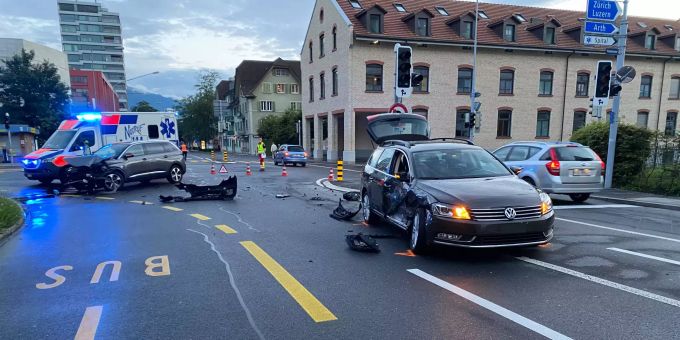 An den beiden Autos entstand Totalschaden.