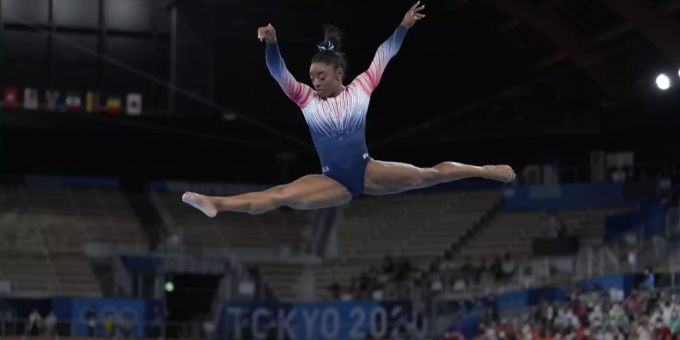 Simone Biles auf dem Schwebebalken. Simone Biles