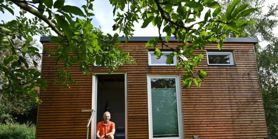 Tiny Houses sind kleine, zumeist transportable Häuser, die trotz geringer Grundfläche ihren Bewohnern alles bieten sollen, was sie zum Leben brauchen. Foto: Arne Dedert/dpa