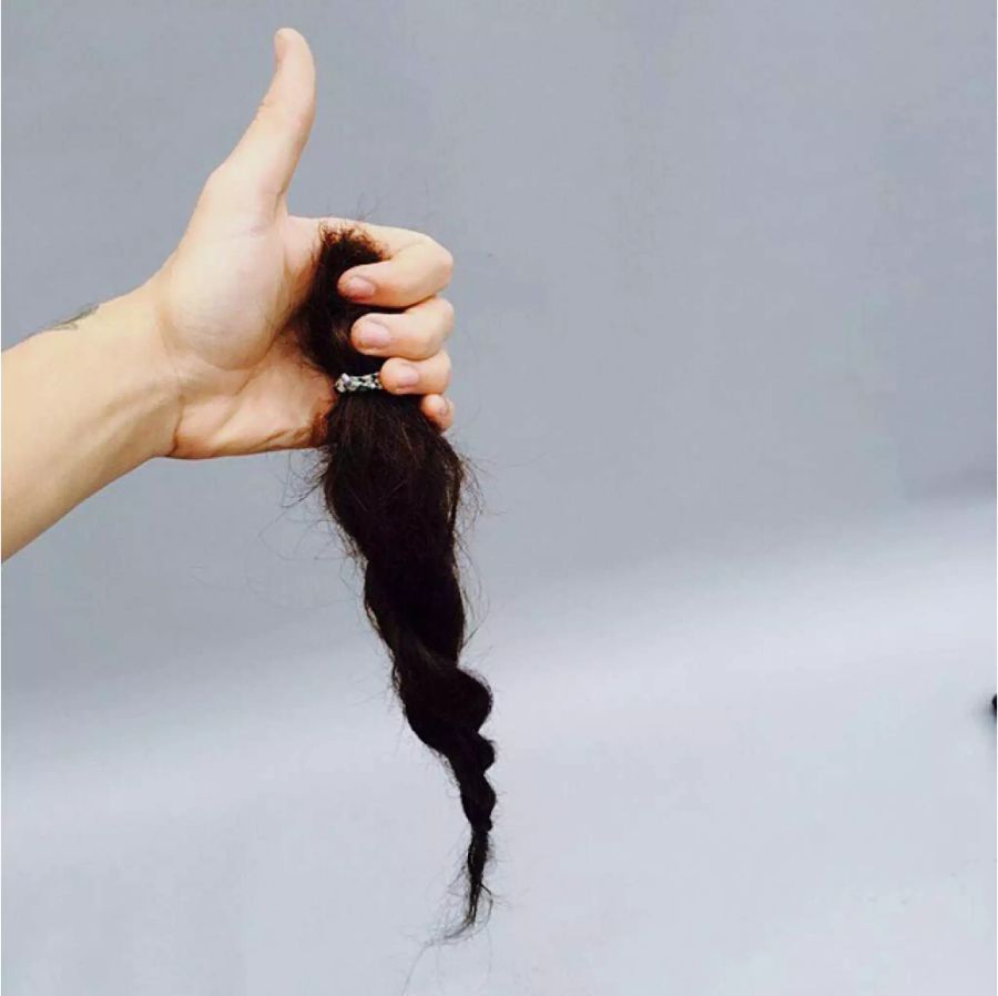 Harry Styles schockte seine Fans mit diesem Haare-Ab-Foto.