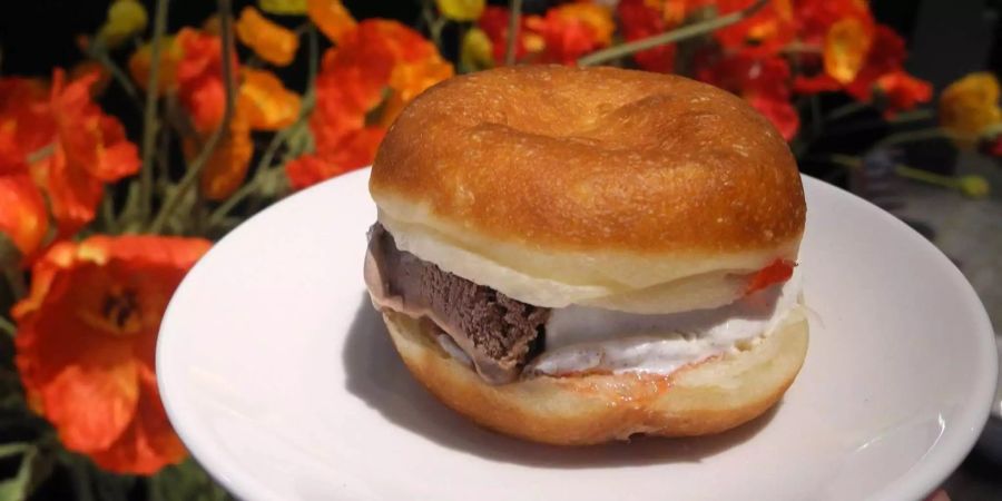 Von Amerikanern erfunden? Nein, das Eis auf dem Brioche-Brötchen ist eine italienische Spezialität.