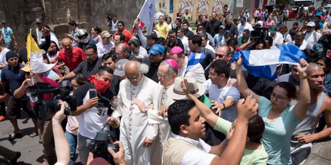 In Nicaragua hat die Opposition zu einem Generalstreik aufgerufen. In Nicaragua hat die Opposition zu einem Generalstreik aufgerufen.
