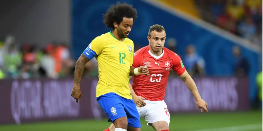 Shaqiri im Duell mit Brasiliens Marcelo.