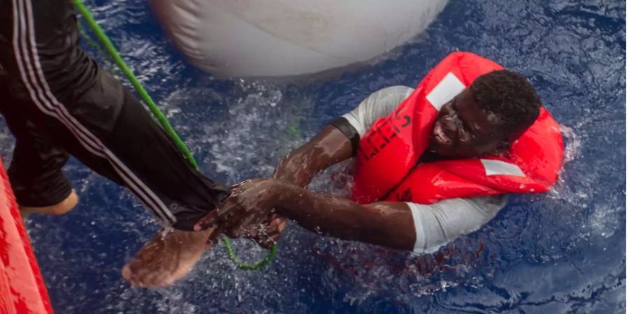 Der neue spanische Ministerpräsident Pedro Sanchez zeichnet sich bis jetzt durch seine humanitäre Haltung aus (Symbolbild).