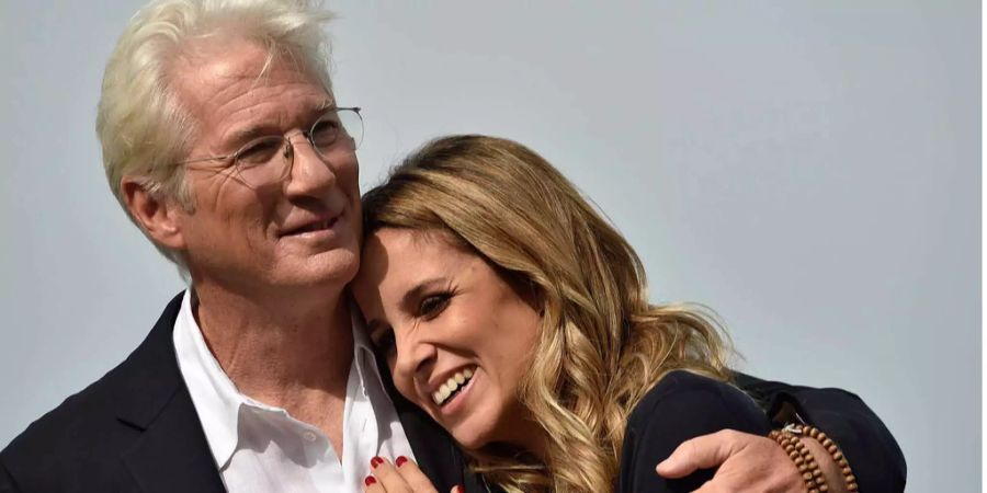 Hollywoodstar Richard Gere und seine Frau Alejandra Silva werden Eltern.