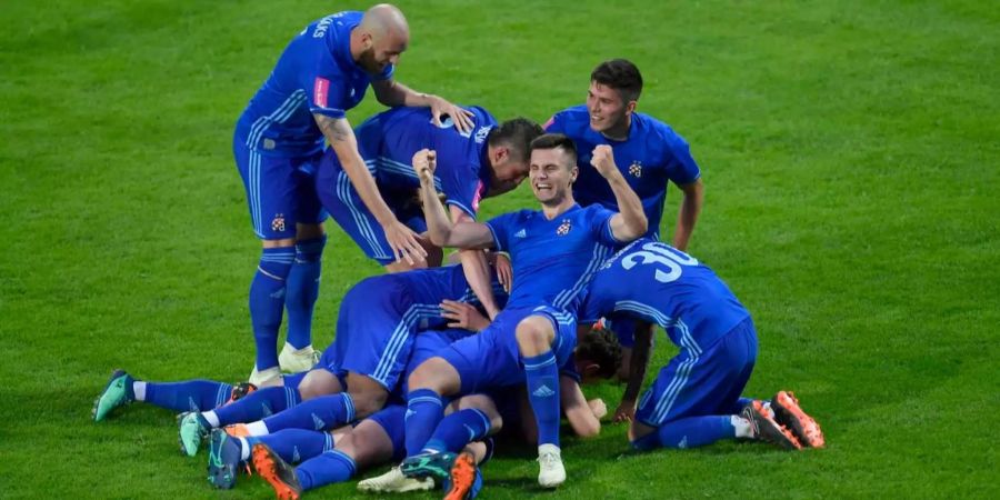 Jubelszene von Dinamo. Muss das Team aus der Hauptstadt Kroatiens im Rückspiel auf einen Teil seiner heissblütigen Fans verzichten?