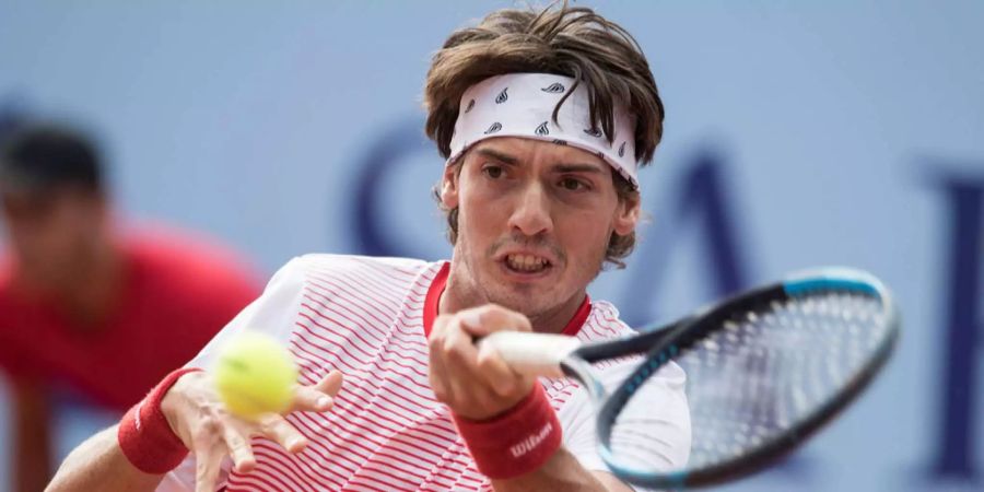 Marc-Andrea Hüsler setzt sich in Gstaad gegen Nicolas Almagro durch.