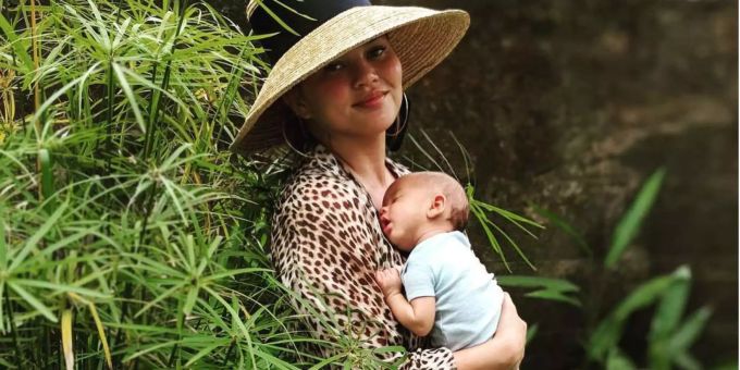 Das Model Chrissy Teigen verbringt mit Baby Miles Familienferien auf Bali. Das Model Chrissy Teigen verbringt mit Baby Miles Familienferien auf Bali.