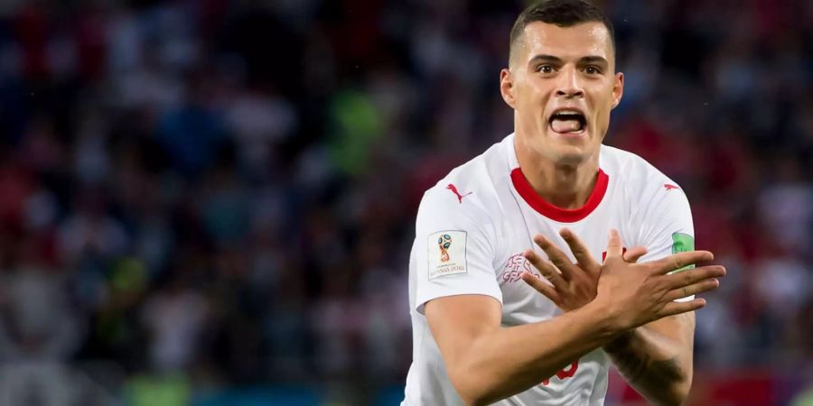 Sorgt mit seiner Jubelgeste zusammen mit Xherdan Shaqiri für eine Kontroverse - Granit Xhaka nach seinem Ausgleichstreffer gegen Serbien